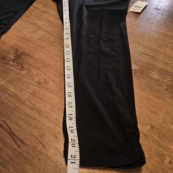 NWT! Calvin Klein Performance Black Capris - Picture 5 of 5